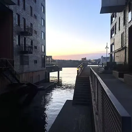 10 Out 10 Waterfront Perfection *