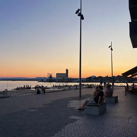 10 Out 10 Waterfront Perfection Lii