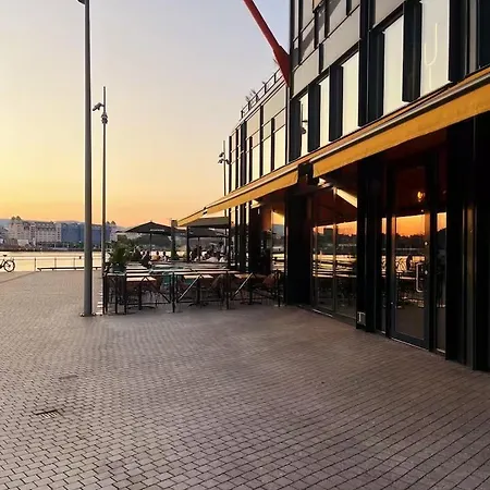 10 Out 10 Waterfront Perfection
