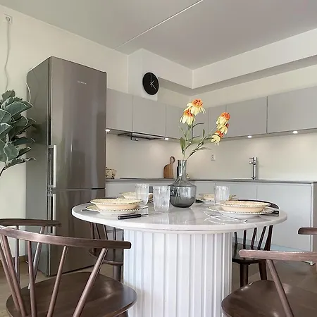 10 Out 10 Waterfront Perfection Apartment