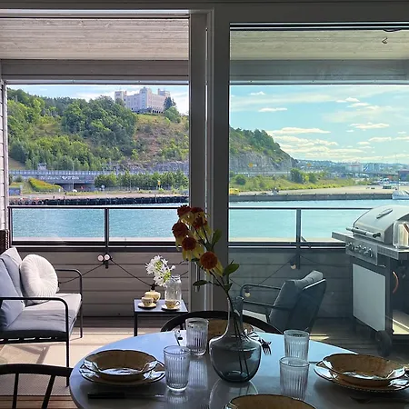 10 Out 10 Waterfront Perfection Apartment